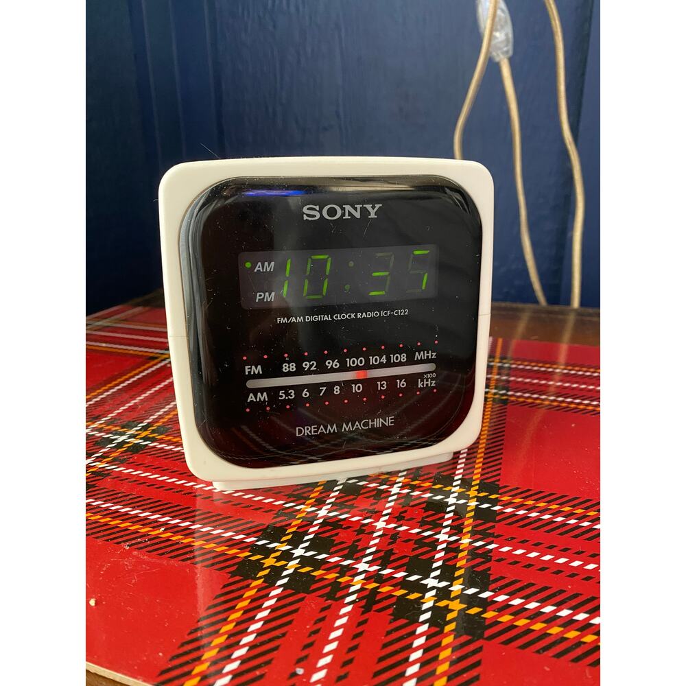 SONY Dream‎ Machine Model No. ICF-C122 Good Working Condition